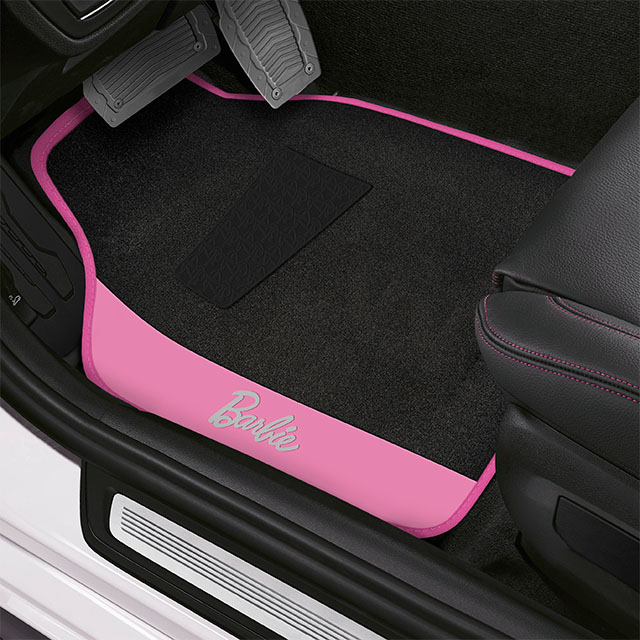 JUEGO DE CUBRE ALFOMBRA FELPA BARBIE, NEGRA CON ROSA
BBCM001 - 2
